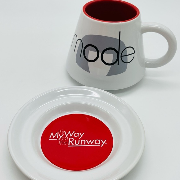 Disney Incredibles 2 - Edna Mode Cup and Saucer Set “NEW IN BOX” - Picture 2 of 9